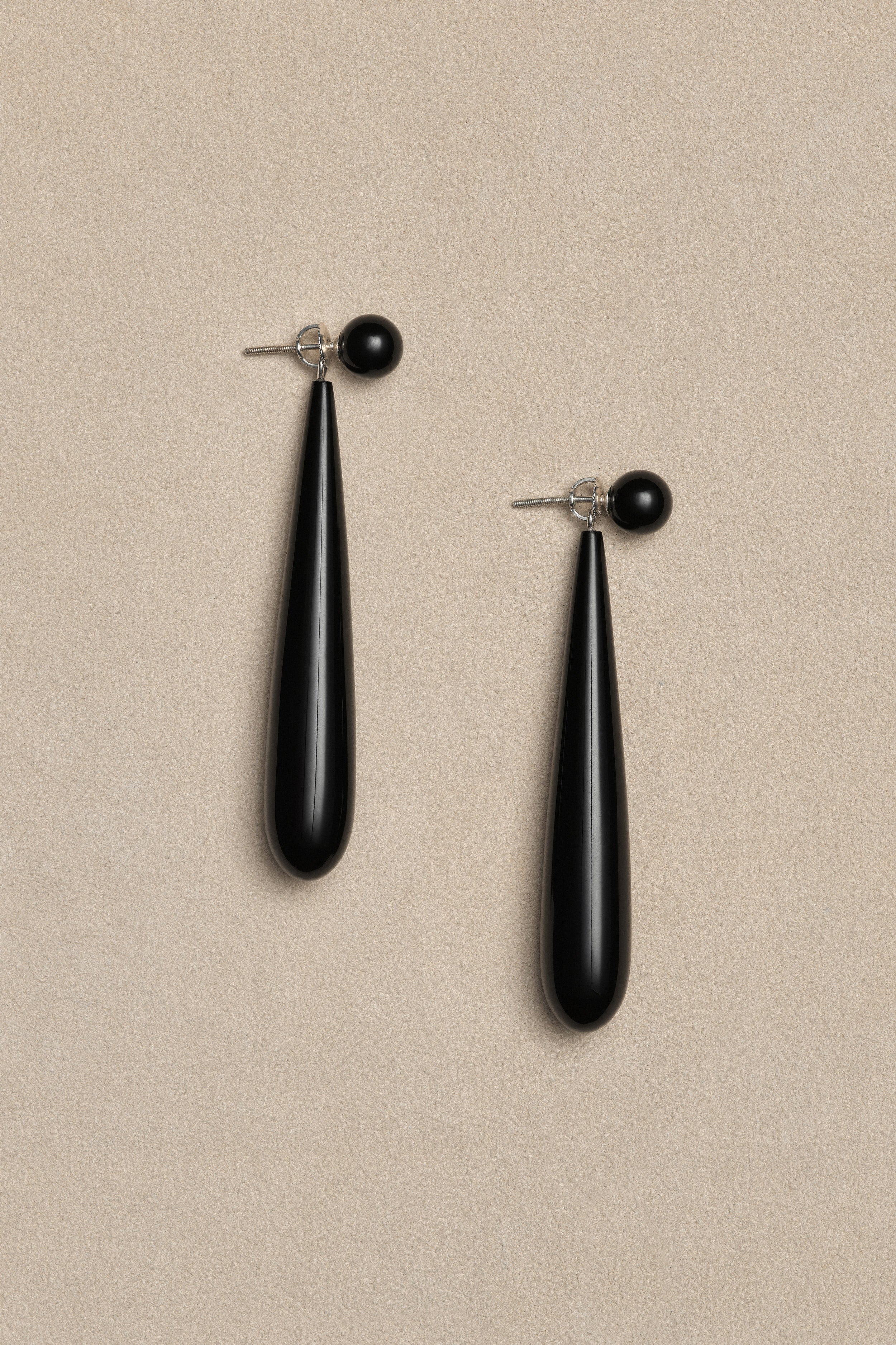 LARGE ANGELIKA EARRINGS IN ONYX - Image 3